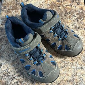Kids Merrell Hiking Shoes. Size 2.5